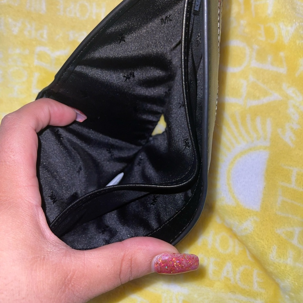 FINAL SALE🌼MICHAEL KORS billfold wallet - Picture 15 of 16